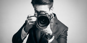 Video introductorio del curso de composición fotográfica, que enseña principios clave como la regla de los tercios, líneas guía, simetría y narrativa visual para crear fotos memorables